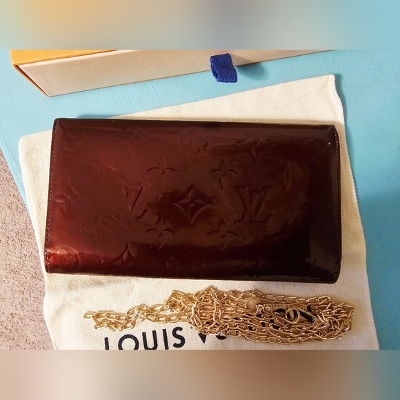 Louis Vuitton Monogram Vernis Sarah Wallet - Picture 12 of 14